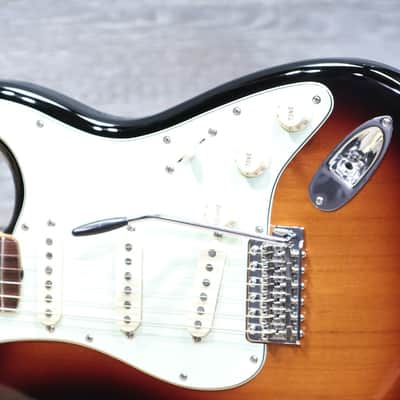 Fender Vintera '60s Stratocaster 3-Color Sunburst Electric Guitar w/Bag image 4