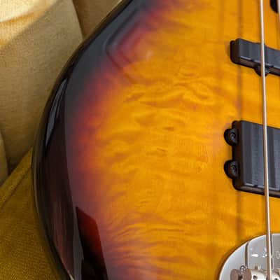 Lakland Skyline Series 44-02 Deluxe 2024 - Three Tone Sunburst image 6
