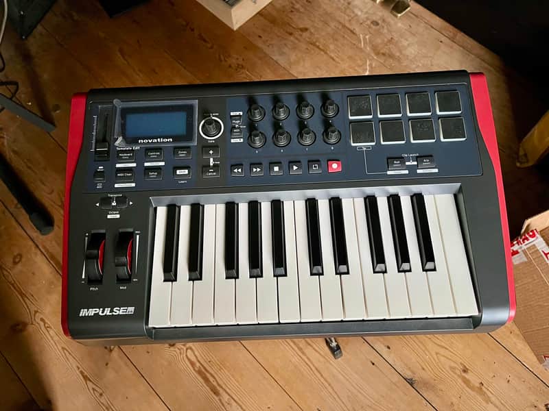 Novation Impulse 25 MIDI Keyboard Controller 2011 - Present - Gray image 1