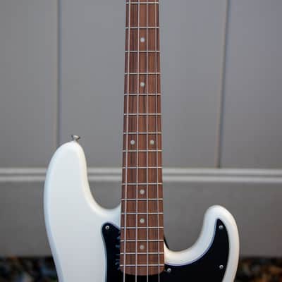 Fender Player Plus Active Precision Bass - Olympic Pearl - Pau Ferro Fingerboard w/ Gig Bag image 3