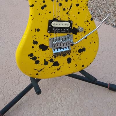 Early 1980's Kramer Focus 1000 | Black Splatter on Yellow | Like New Road Runner Hardshell Case image 2
