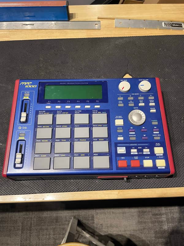 Akai MPC1000 Music Production Center | Reverb Canada