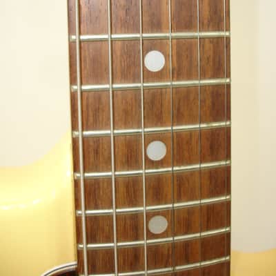 2005 Fender '69 Mustang Reissue Electric Guitar, Rosewood Fingerboard, Vintage White w/ Bag image 9