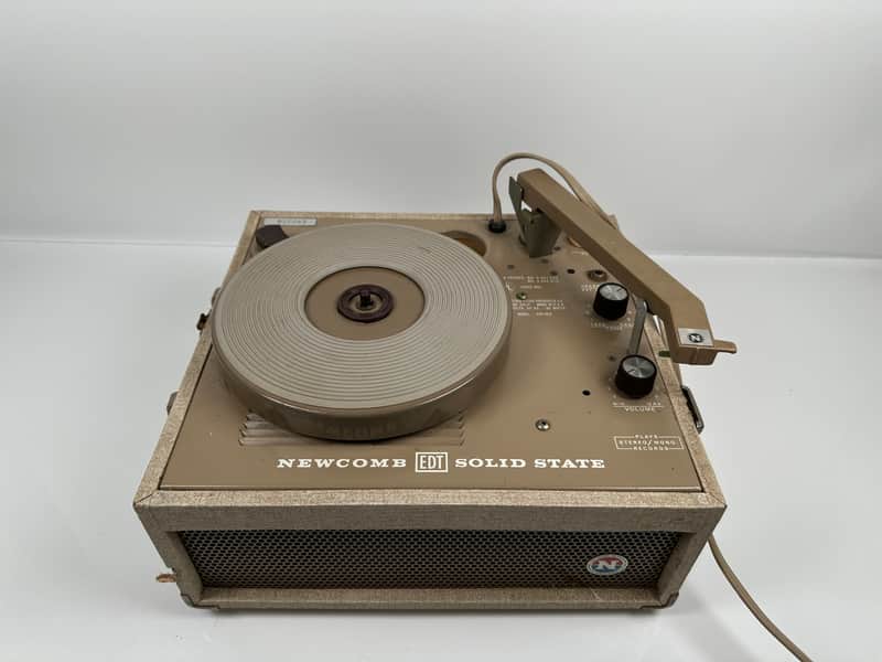 Newcomb Solid State portable suitcase record player EDT-15C Vintage 1970’s image 1