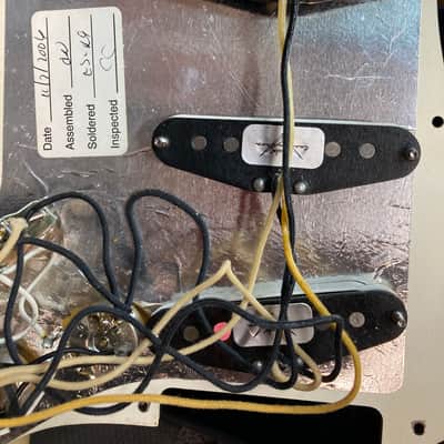Fender Highway One Stratocaster with Maple Fretboard 2006 - 2009 - Honey Blonde Transparent image 24