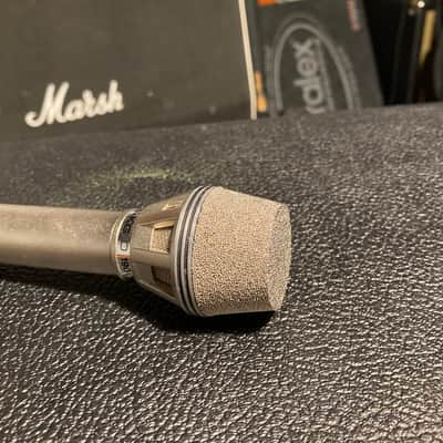 AKG D190E Vintage Dynamic Microphone image 6