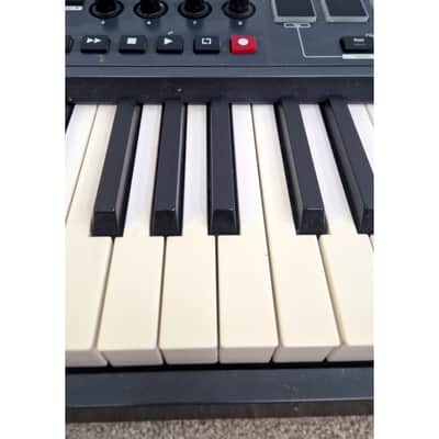 Novation Impulse 49 - MIDI Controller - Black - Good image 10