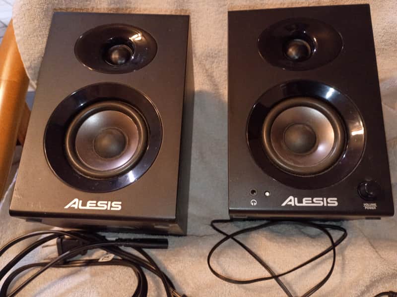 Alesis Elevate 3 2010-2020 - BLACK image 1