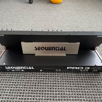 Sequential Pro 3 SE 37-Key 3-Voice Monophonic / Paraphonic Synthesizer 2020 - Present - Black with Wood Sides image 4