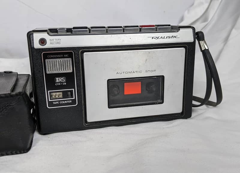 Vintage Realistic CTR-39 Model 14-819 Portable Cassette Tape Player/ Recorder image 1