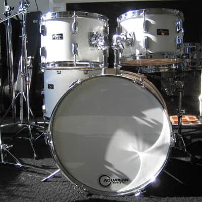 Pearl MAXWIN drums / 5-piece Shell Kit / Vintage (70's) snow white/ coffin-shaped lugs image 1