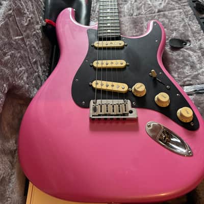 Fender American Ultra Stratocaster Bubble gum limited edition last in EU image 6