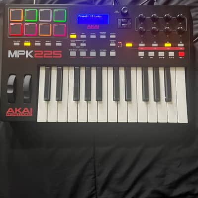 Akai MPK225 2014 - Present - Black