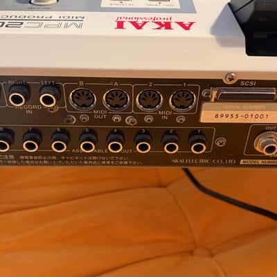 Akai MPC2000XL - upgraded Screen / Gotek drive / 32mb Ram image 7