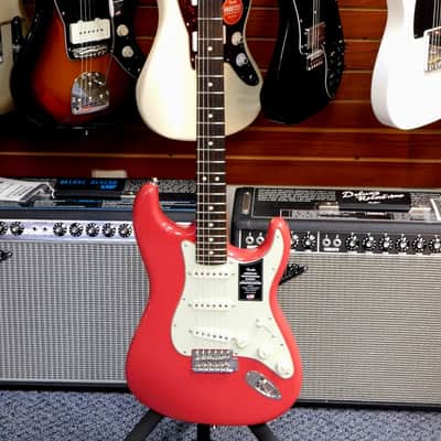2025 Fender American Professional Classic Stratocaster Electric Guitar w/Gig Bag! Dakota Red! VERY NICE!!! image 2