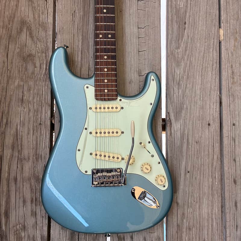 Fender Deluxe Roadhouse Stratocaster with Pau Ferro Fretboard 2018 - 2021 - strat big headstock noiseless Mystic Ice Blue electric guitar