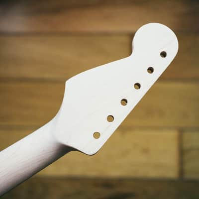 Stratocaster Neck – Maple & Rosewood | Unfinished | 21 Frets | Bone Nut image 4