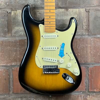 Fender American Deluxe Stratocaster V-Neck 2004 - 2010 | Reverb
