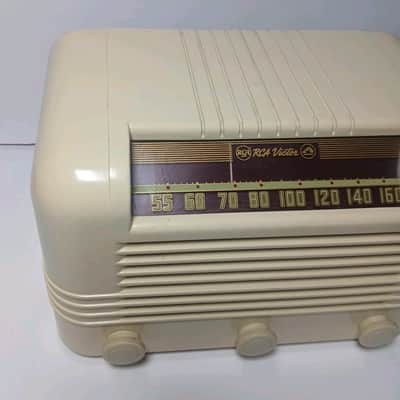 EUC RCA Victor Model 56X2 Antique Tube Radio Stereo Cream Bakelite Case Works image 2