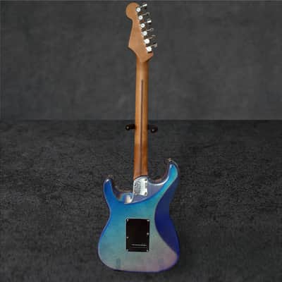 Fender Limited Edition 70th Anniversary Ultra Stratocaster HSS – Amethyst image 13