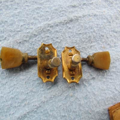 1950's Gold Kluson No Line Tuning Machine Bass & Treble Side Need Buttons Fits J-185 ES-345 & More Kluson Single Line Tuners With Original Buttons Genuine Vintage Part image 3