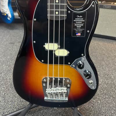 Fender American Professional Classic Mustang Bass - 3-Color Sunburst image 3