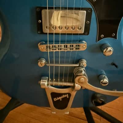 Gibson SG-X 1998 - Custom repaint to Pelham Blue + added Bigsby image 4