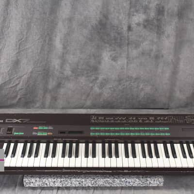 YAMAHA DX7 Digital Programmable Algorithm Synthesizer in Good Condition