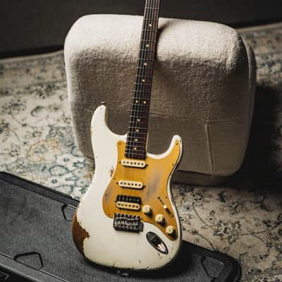 Luxxtone Choppa S Heavy Aging HSS-Olympic White w/Gold Anodized Pickguard & Roasted Flame Maple Neck image 2