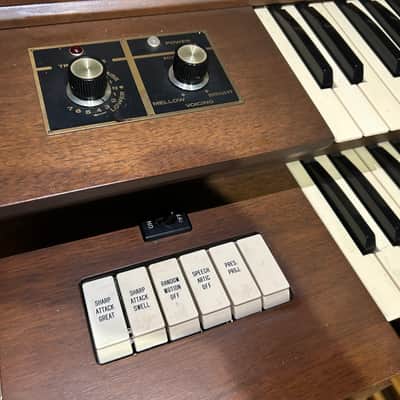 Allen Organ w/ Built-in Speakers, 32-Note Concave Pedalboard and bench! image 6