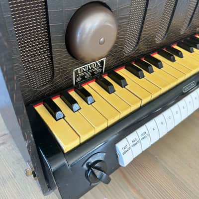 Jennings Univox J6 - 1950’s - Tube Keyboard Synth image 3