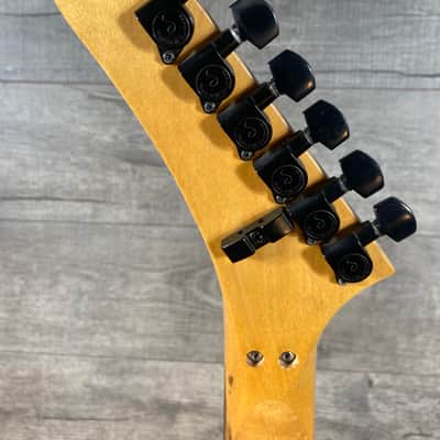 Kramer Baretta 1984 Red image 15