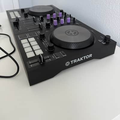 Native Instruments Traktor Kontrol S2 MK3 2018 - Black image 2