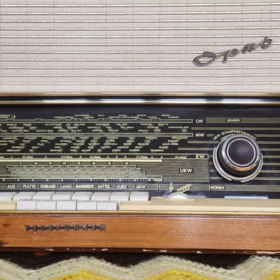 1958 Telefunken  Opus 9 - Nussbaum finish - very clean - 6 speakers - all tube image 6