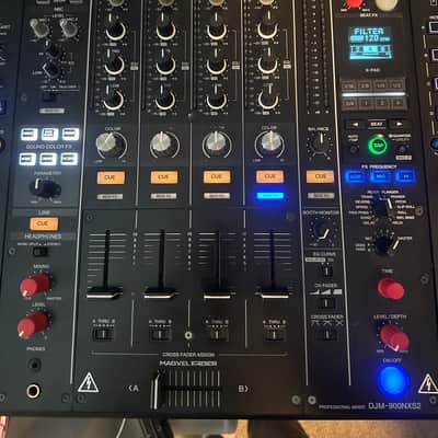 2x Pioneer CDJ-2000NXS2 And Pioneer DJM 900NXS2 image 3