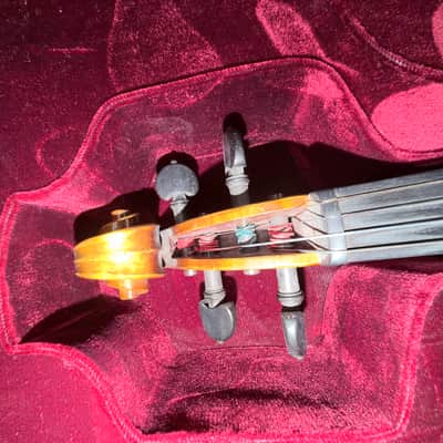 Scott Cao STV-750 Artistic Series 4/4 Violin – 2002 “Soil” 1714 Copy, Bow & Case Scott Cao STV-750 Artistic Series 4/4 Violin – 2002 “Soil” 1714 Copy, Bow & Case 2002 - warm golden-amber finish image 2