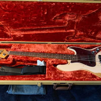 Fender Flea Artist Series Road Worn Signature Jazz Bass 2016