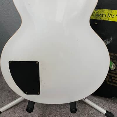Gibson Tom Delonge Signature ES-333 - Custom Shop White w/ Gold Stripe, Inlay and Headstock. See Des image 11