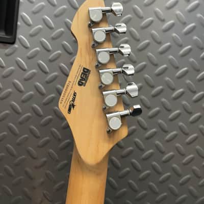 Peavey Rockmaster the walking dead guitar- Black image 9