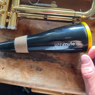 Yamaha YTR-2330 Bb Trumpet + Bag and accessories image 8