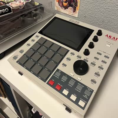 Akai MPC One Standalone MIDI Sequencer Retro Edition 2021 - Present - Grey image 2
