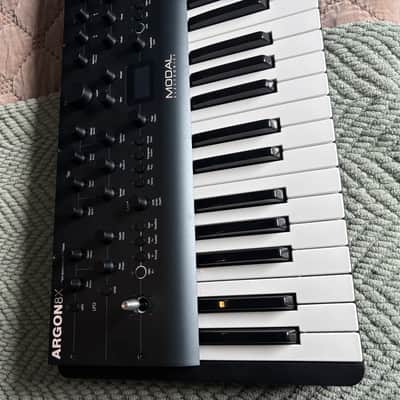 Modal Electronics Argon8X 8 Voice 61-Key Wavetable Synthesizer 2020 - Grey image 4