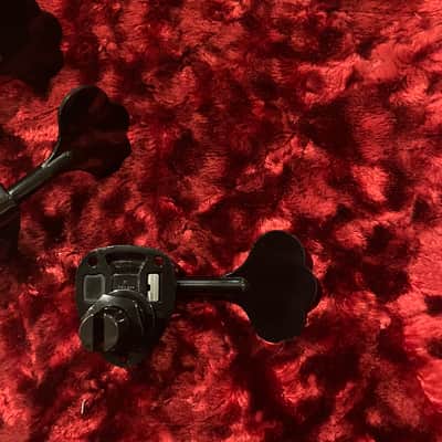 Gotoh GB11W-LCK 3+1 (Music Man Style) Bass Tuning Machines- Black image 3