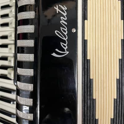 USED Vintage Valanti Professional Piano Accordion, 41/120 comes with case! image 3