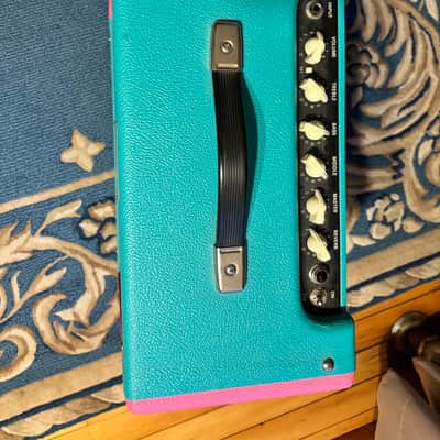 Fender Blues Junior IV FSR Limited Edition "LA Vice" 15-Watt 1x12" Guitar Combo 2020 - Hot Pink / Seafoam Green Bild 3