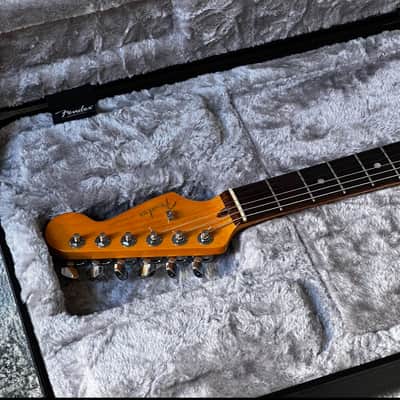 Fender American Ultra Stratocaster with Rosewood Fretboard 2022 - Present - Ultraburst image 3