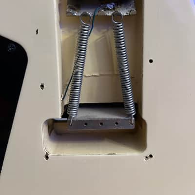Kramer Baretta 1985 - Cream image 11