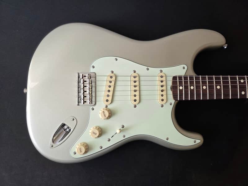 Fender Robert Cray Artist Series Signature Stratocaster 2003 - Present Inca Silver