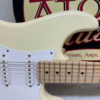Fender Eric Clapton Stratocaster Guitar with Case 2021 - Olympic White / Maple neck image 6