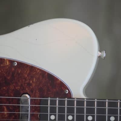 Del-Tone 60's T-Style - Khaya Mahogany - Olympic White image 5